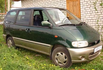 2000 Nissan Serena