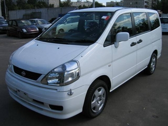 2000 Nissan Serena