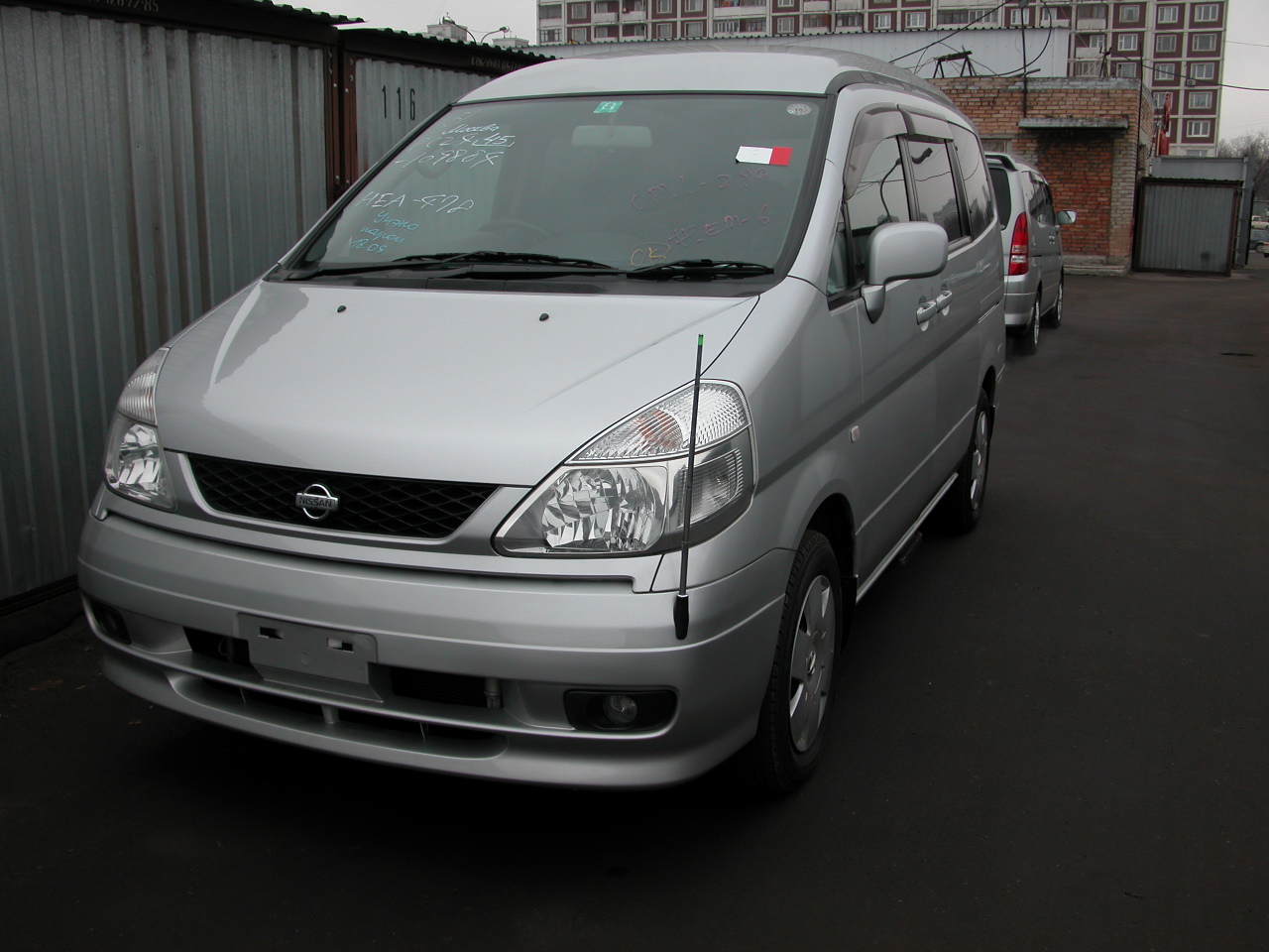 2000 Nissan Serena