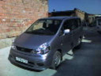 2000 Nissan Serena