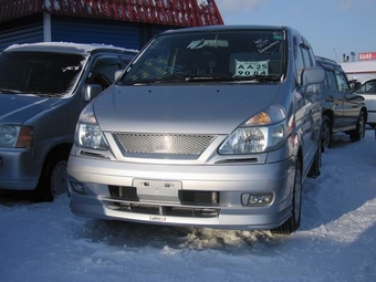 2000 Nissan Serena