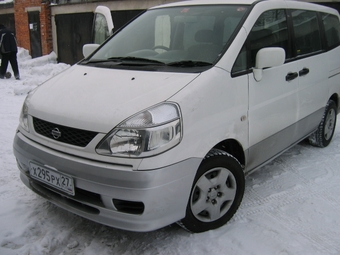 2000 Nissan Serena