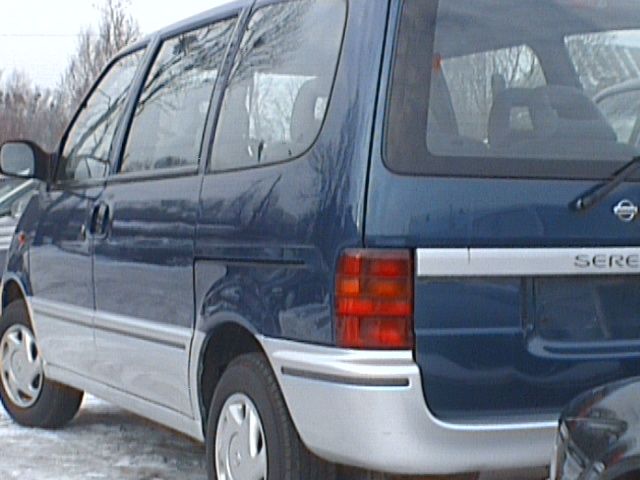 2000 Nissan Serena