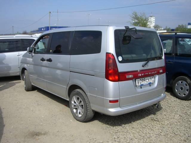 2000 Nissan Serena