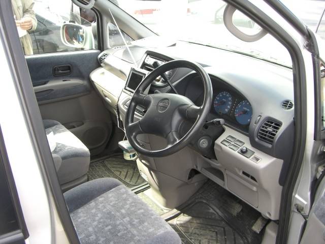 2000 Nissan Serena