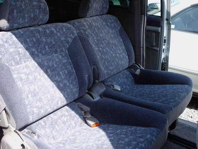 2000 Nissan Serena