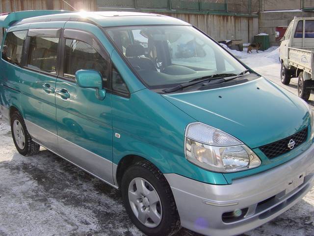 2000 Nissan Serena