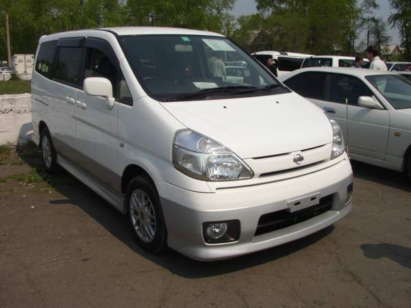 2000 Nissan Serena