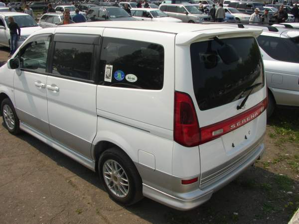 2000 Nissan Serena