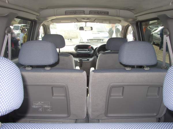 2000 Nissan Serena