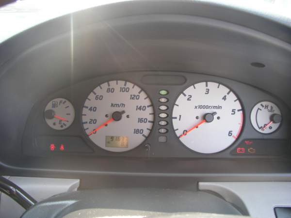 2000 Nissan Serena