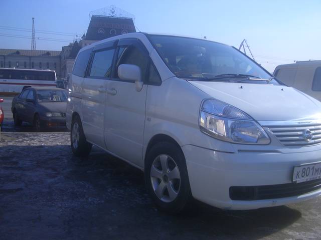 2000 Nissan Serena