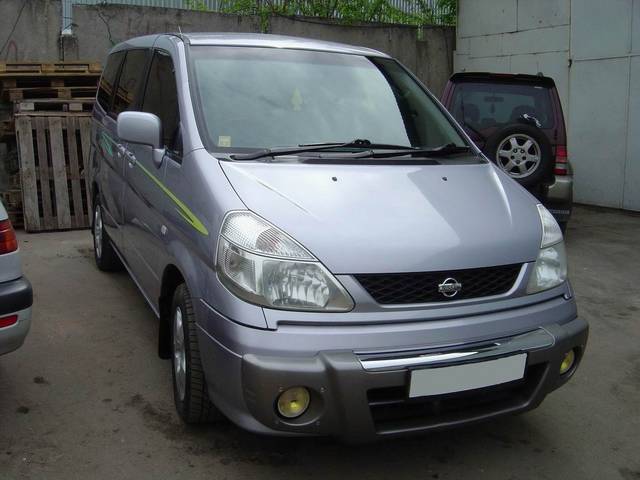 2000 Nissan Serena