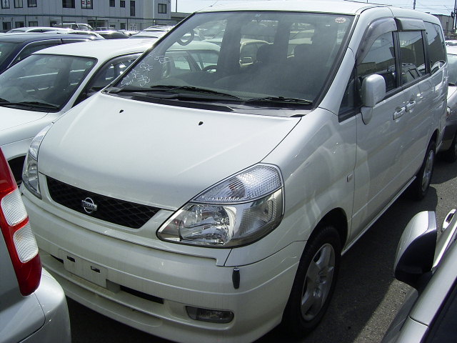 2000 Nissan Serena