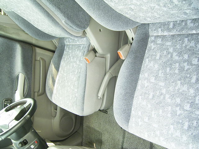 2000 Nissan Serena