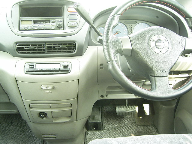 2000 Nissan Serena