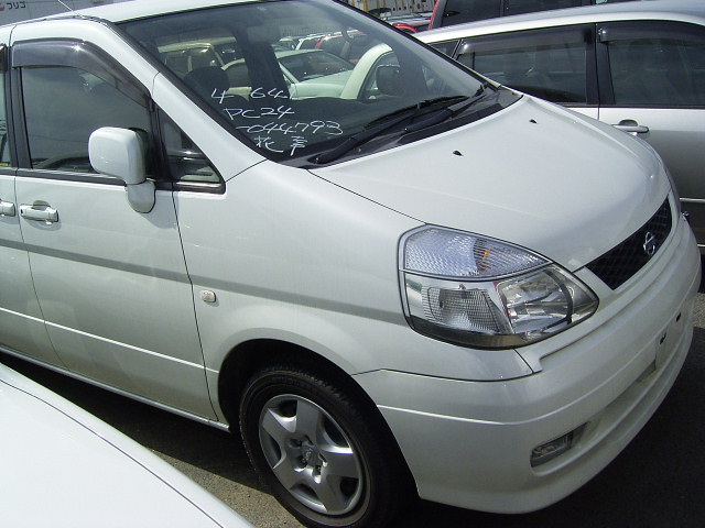 2000 Nissan Serena