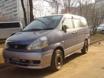 2000 Nissan Serena