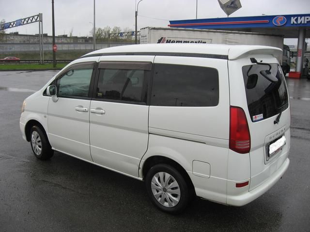 2000 Nissan Serena