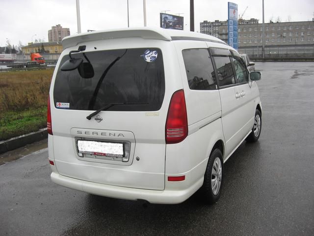 2000 Nissan Serena