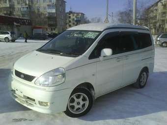 2000 Nissan Serena