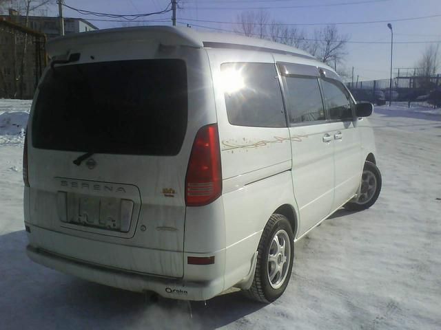 2000 Nissan Serena