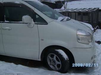 2000 Nissan Serena