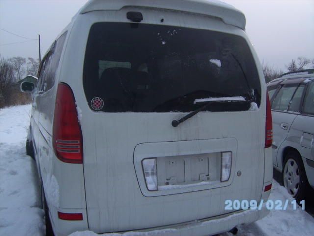 2000 Nissan Serena