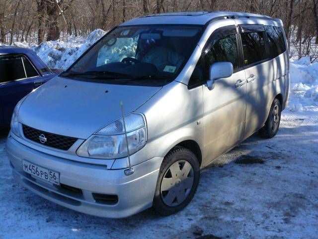 2000 Nissan Serena