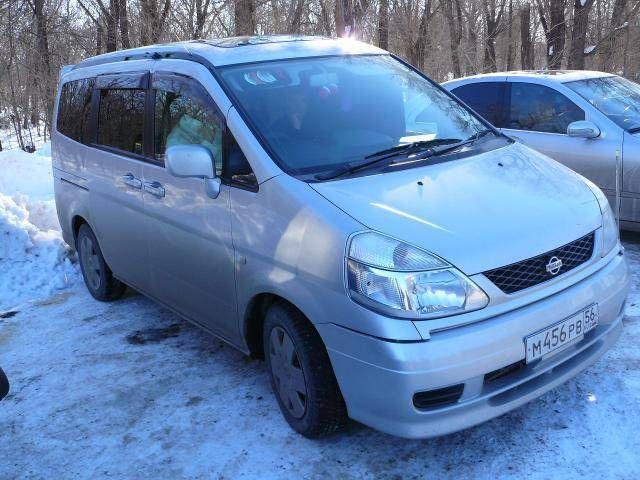 2000 Nissan Serena