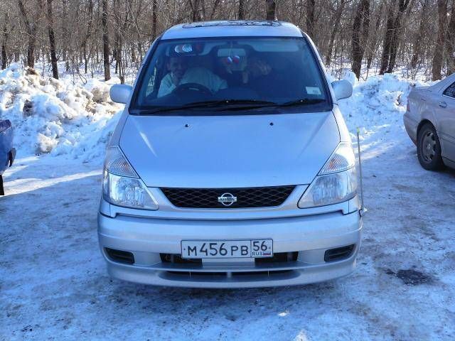 2000 Nissan Serena