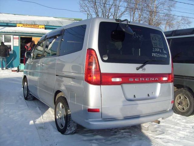 2000 Nissan Serena