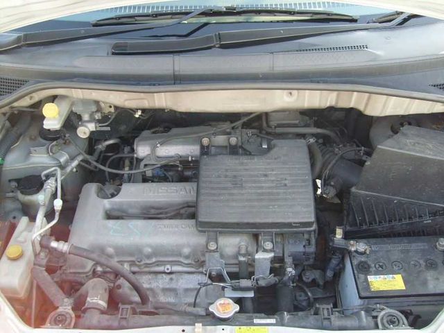 2000 Nissan Serena