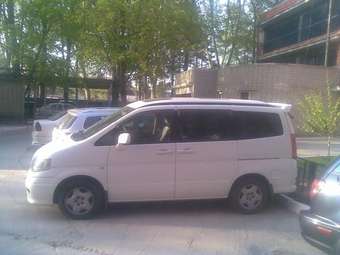 2000 Nissan Serena