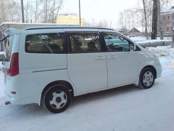 2000 Nissan Serena