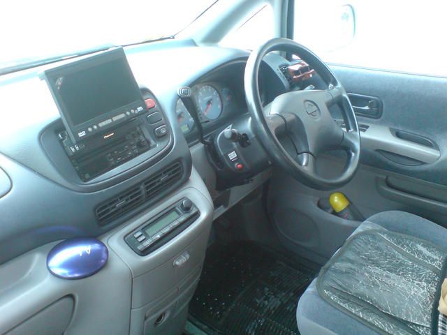 2000 Nissan Serena