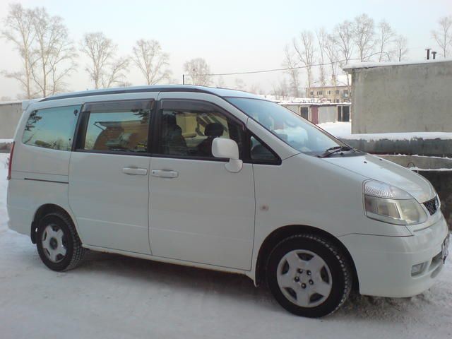 2000 Nissan Serena