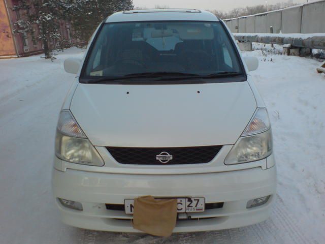 2000 Nissan Serena