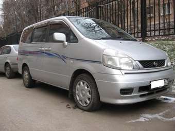 2000 Nissan Serena