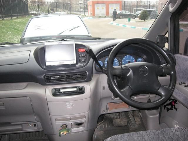 2000 Nissan Serena