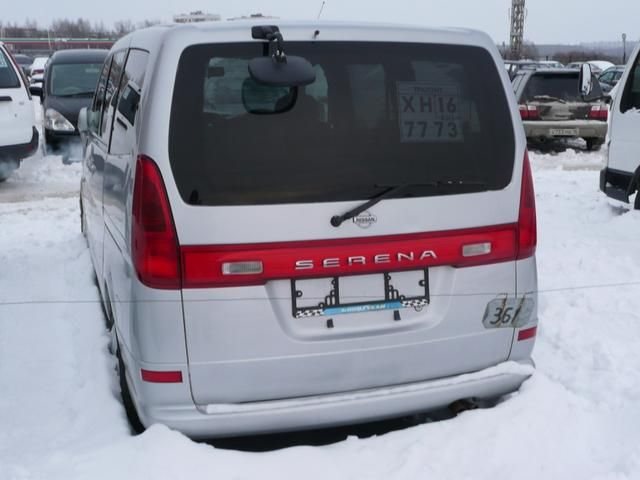 2000 Nissan Serena