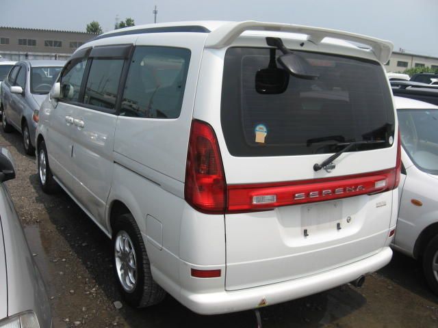 2000 Nissan Serena