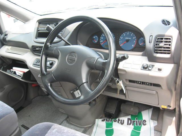 2000 Nissan Serena