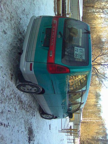 2000 Nissan Serena