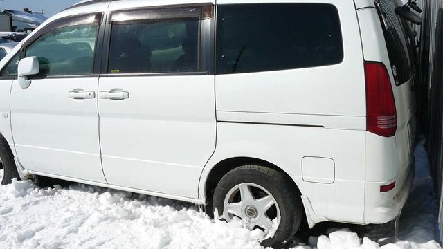 2000 Nissan Serena