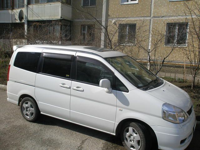 2000 Nissan Serena