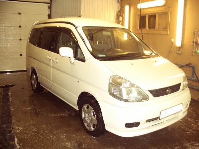 2000 Nissan Serena