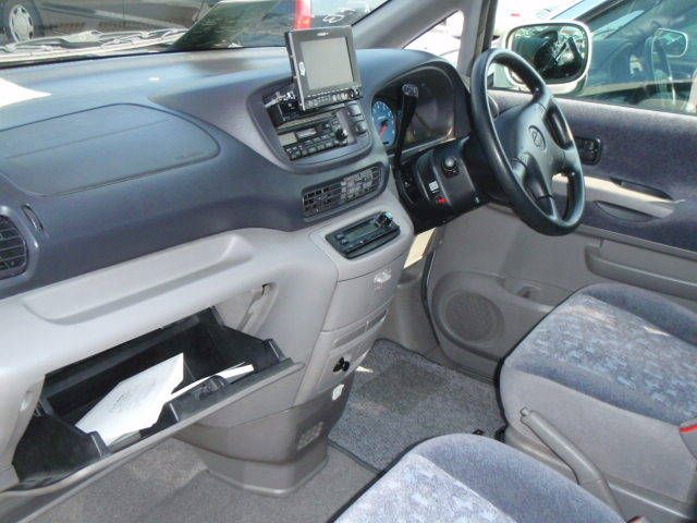 2000 Nissan Serena