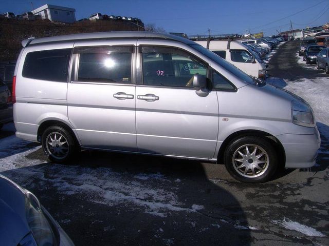 2000 Nissan Serena