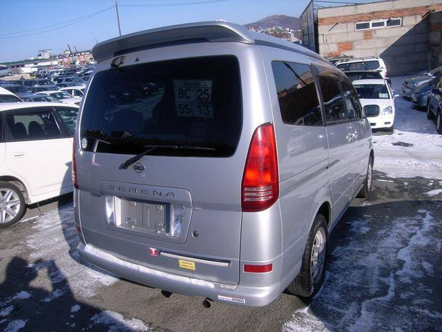 2000 Nissan Serena